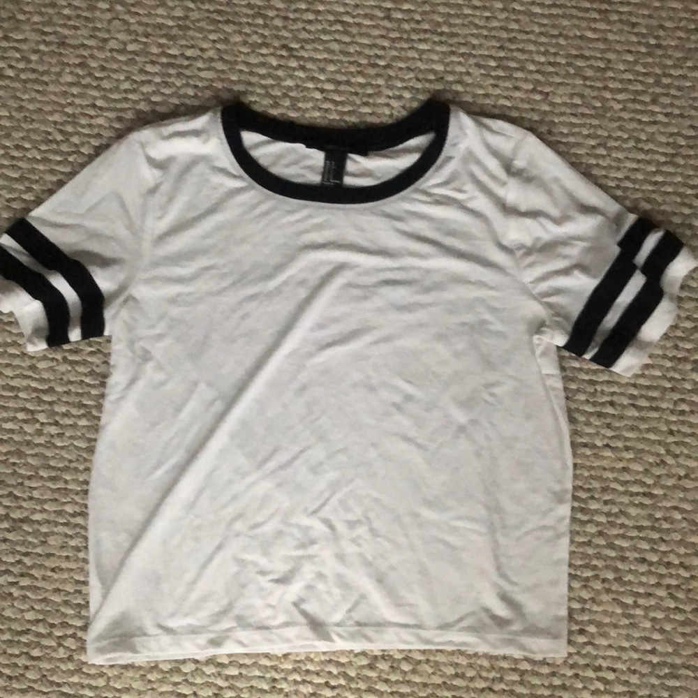 🌟3/$25🌟 forever 21 cropped white stripe tee